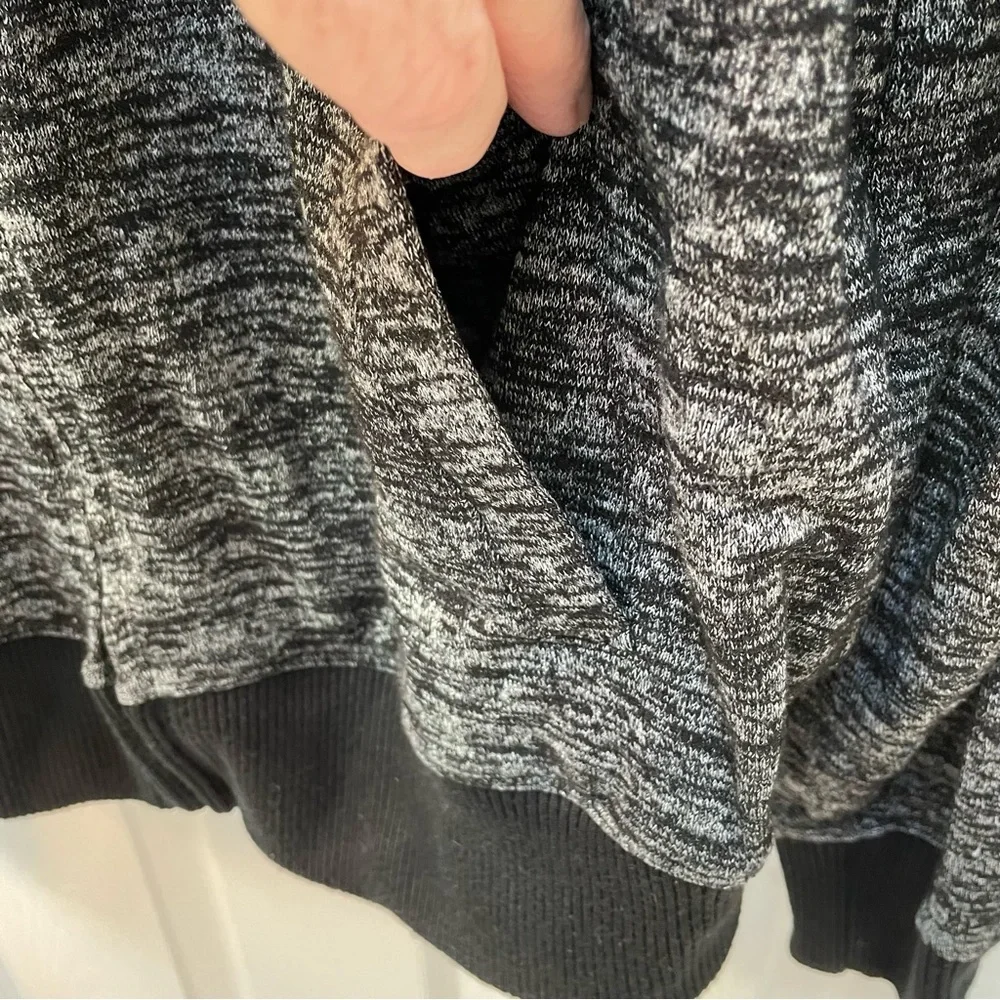 GAP Knit Bomber Jacket/Sweater Black/Gray Size Medium